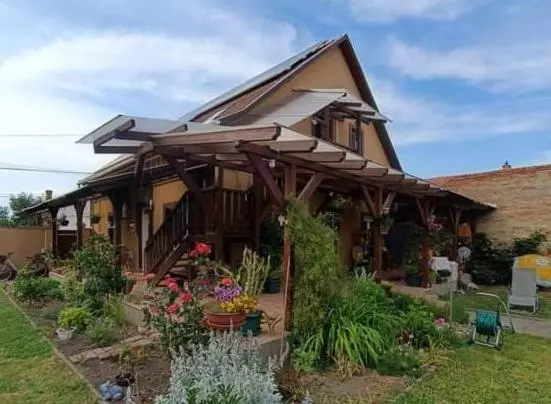 پانسیون Holt Tisza Vendégház