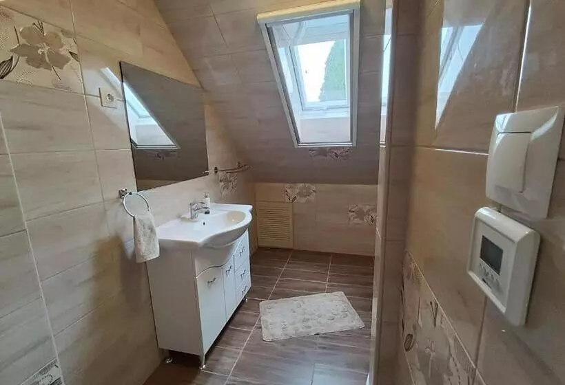 پانسیون Holt Tisza Vendégház