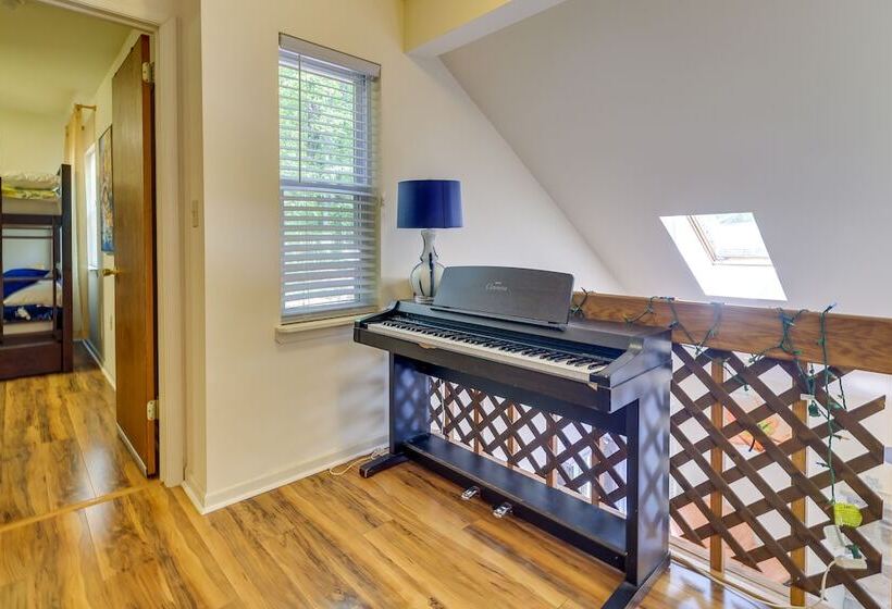 Fire Pit, Kayak & Gas Grill: Pocono Lake Home!