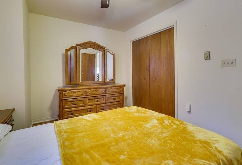 Fire Pit, Kayak & Gas Grill: Pocono Lake Home!