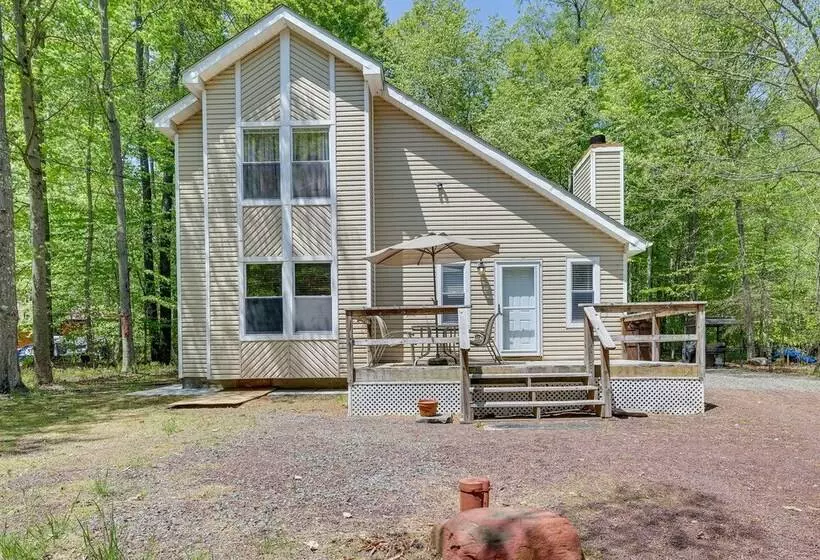 Fire Pit, Kayak & Gas Grill: Pocono Lake Home!