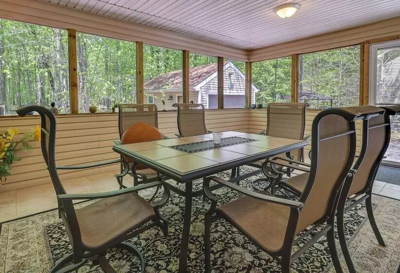 Fire Pit, Kayak & Gas Grill: Pocono Lake Home!