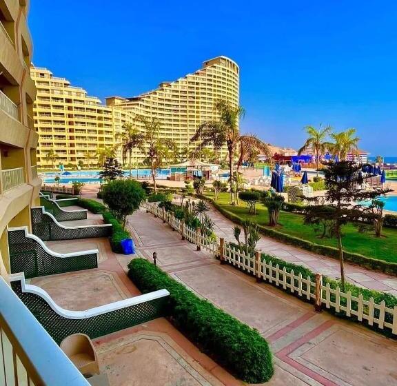 Porto El Sokhna Pyramids 2