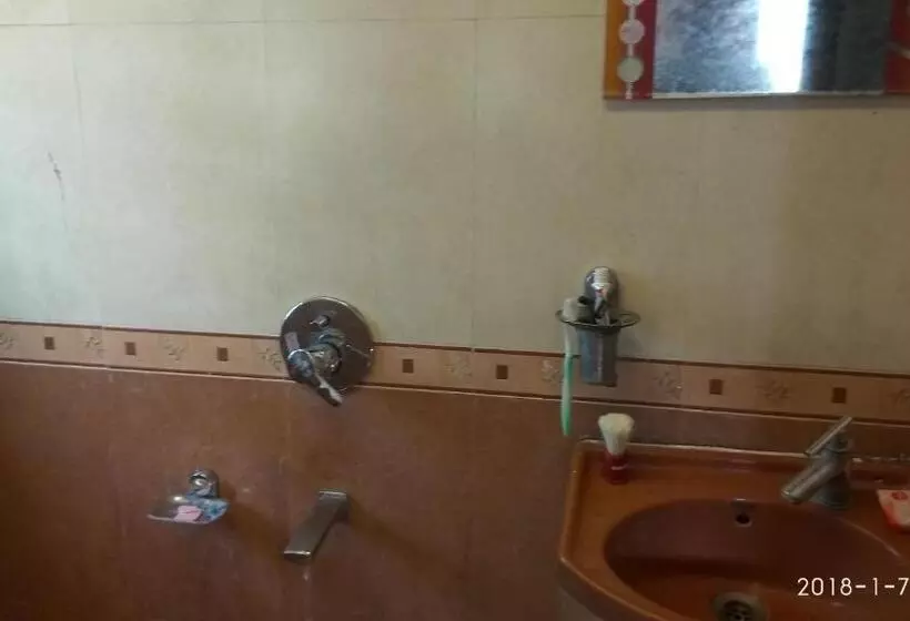 تختخواب و صبحانه Agrawal Bhavan Budget Stay Only For Indians