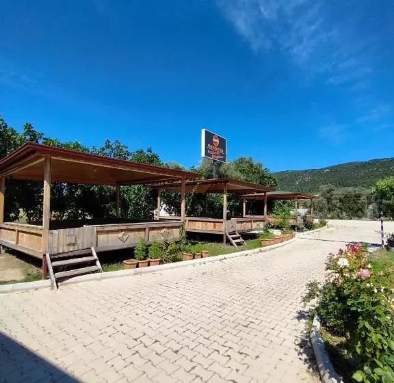 Aamiaismajoitus (B&B) Kandyba Restoran & Bungalov