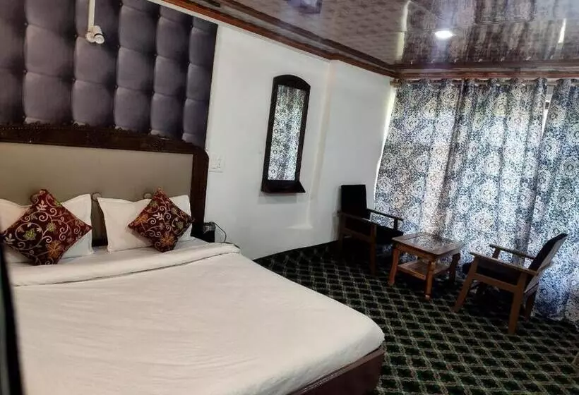 Hotelli Crown Pine Pahalgam