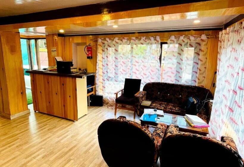 هتل Crown Pine Pahalgam