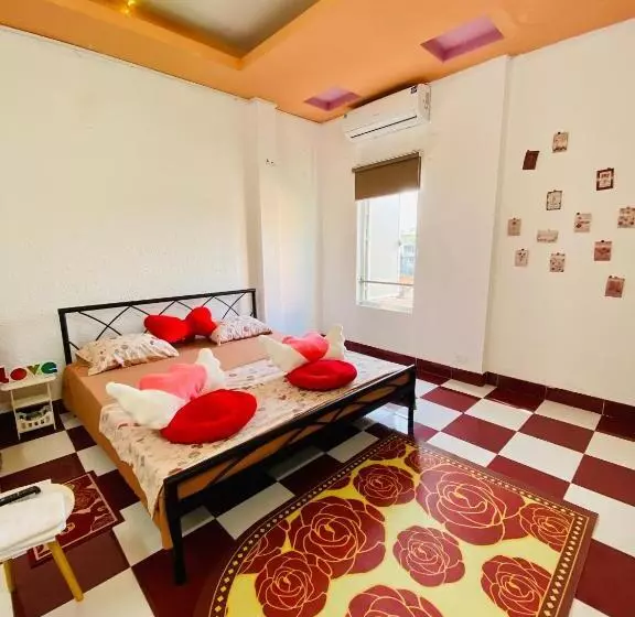 هتل Dnut S House