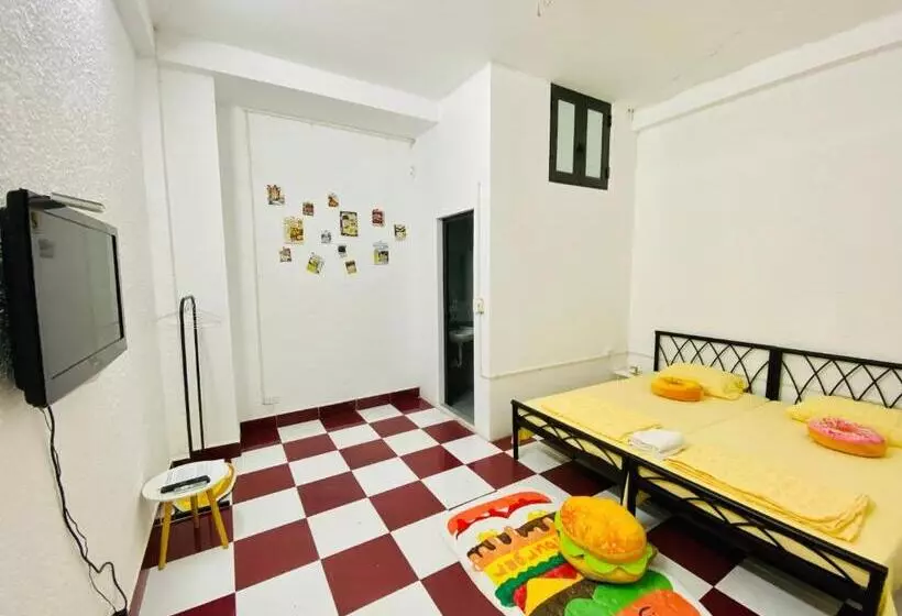 هتل Dnut S House