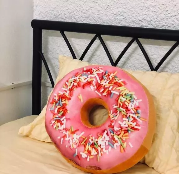 هتل Dnut S House