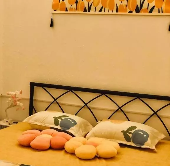 هتل Dnut S House
