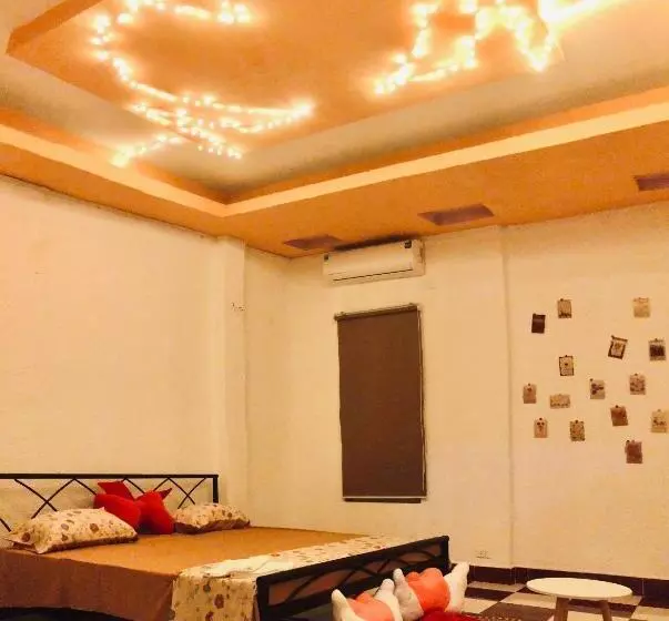 هتل Dnut S House