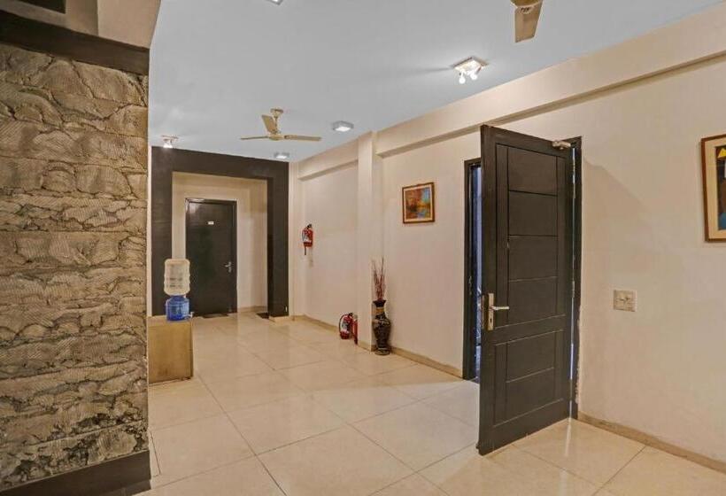 فندق Lomstay Premium 002 Huda City Metro