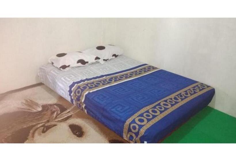 בית מלון כפרי Merpati Hostel Banyuwangi