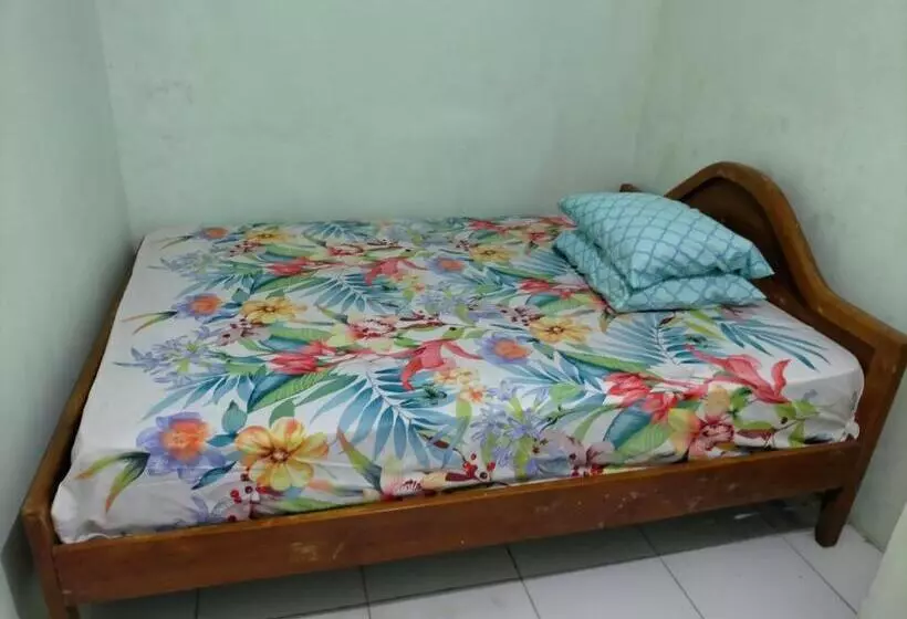 Hotelli Merpati Hostel Banyuwangi