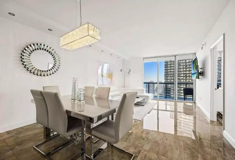 Icon & W Hotel / Waterfront / 20th Floor / Top Spa