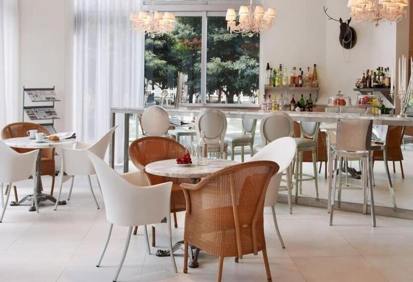 Icon & W Hotel / Waterfront / 20th Floor / Top Spa