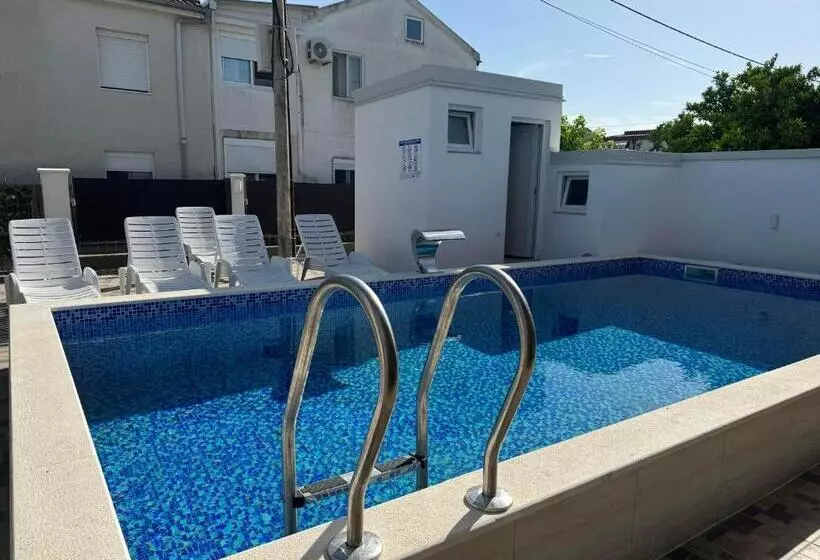پانسیون Apartmani Hadžić