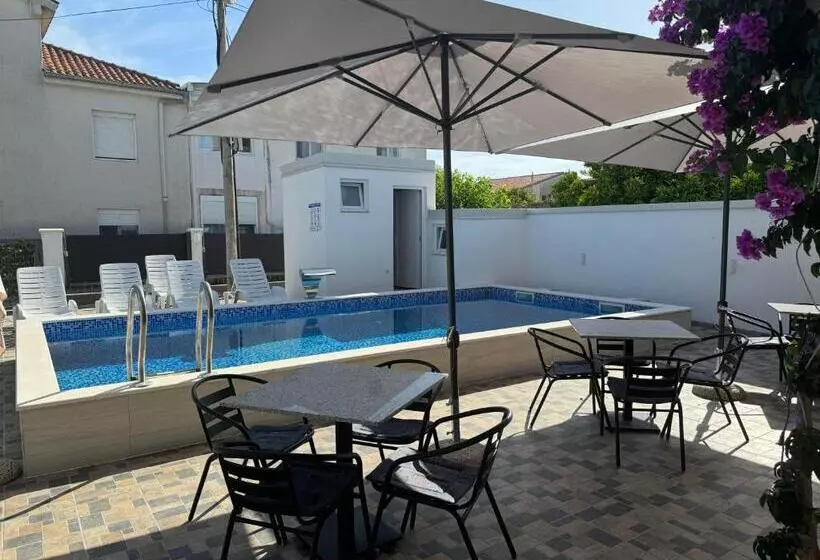 پانسیون Apartmani Hadžić