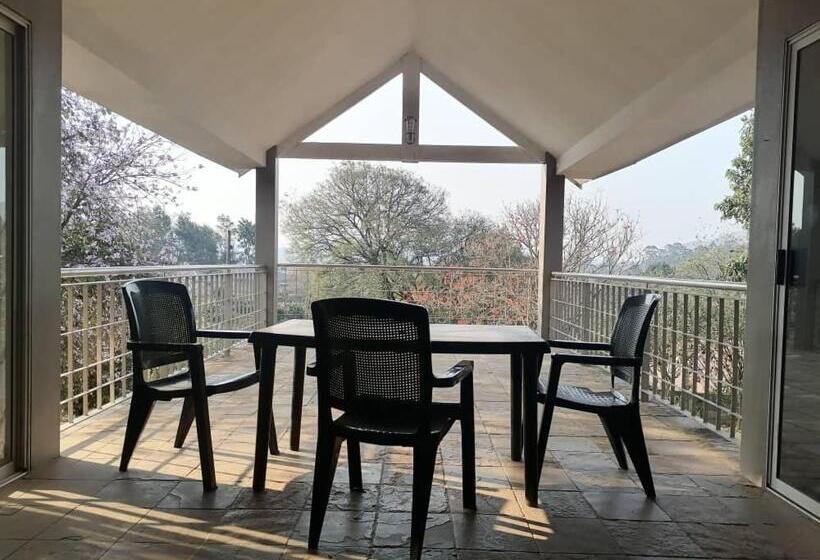 پانسیون Redberry Guest House