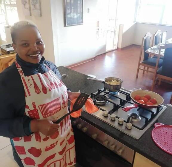 پانسیون Redberry Guest House