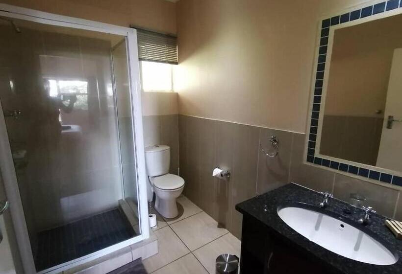 پانسیون Redberry Guest House