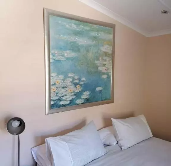 پانسیون Redberry Guest House