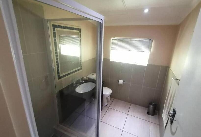 پانسیون Redberry Guest House