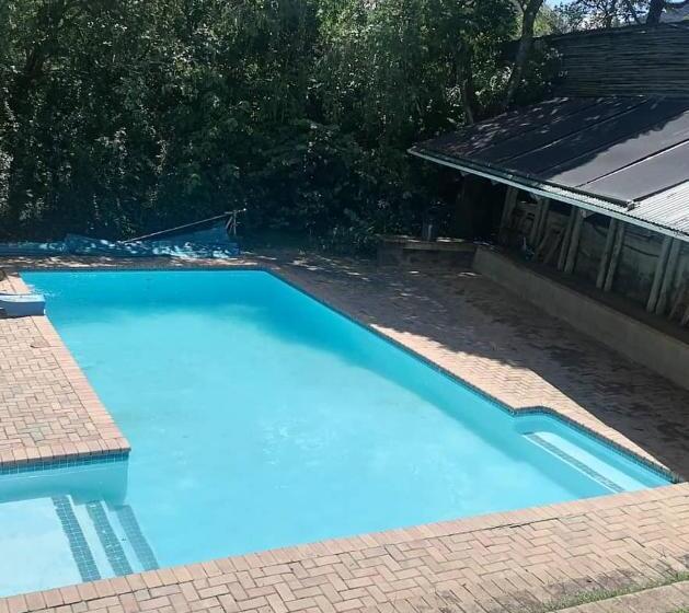 پانسیون Redberry Guest House