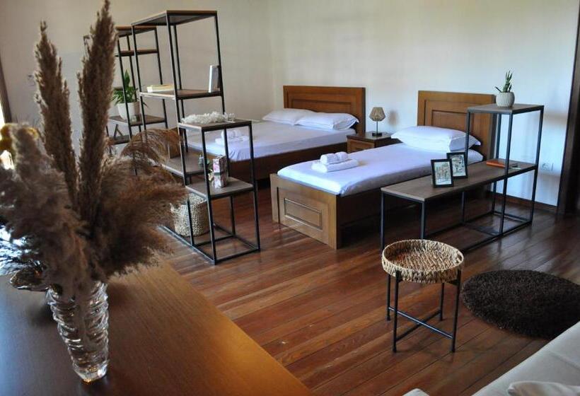 پانسیون Timber Guest House