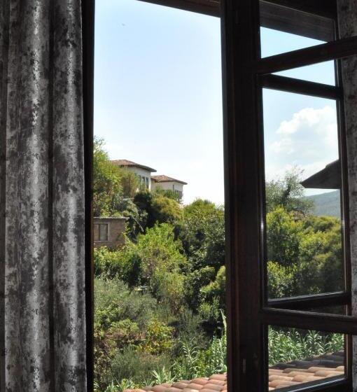 پانسیون Timber Guest House