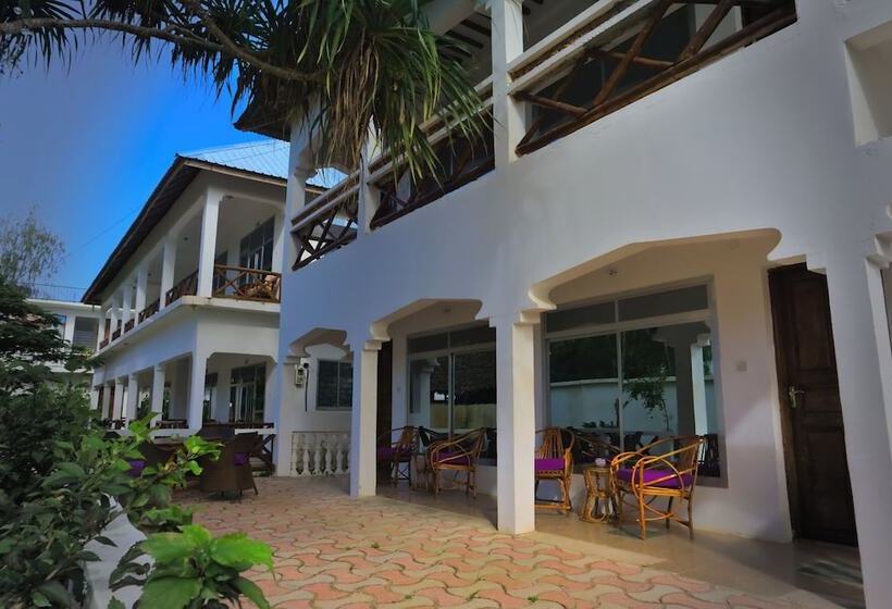 Bed and Breakfast Cocolala Beach House
