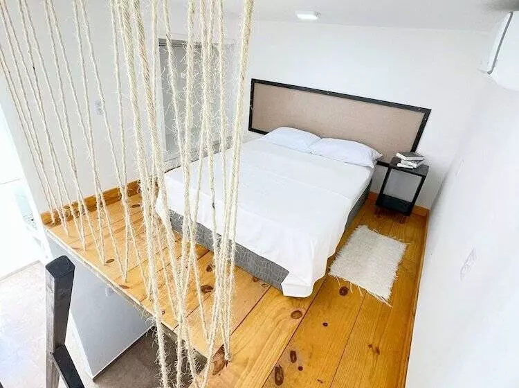 簡易ホテル Pousada Atenas