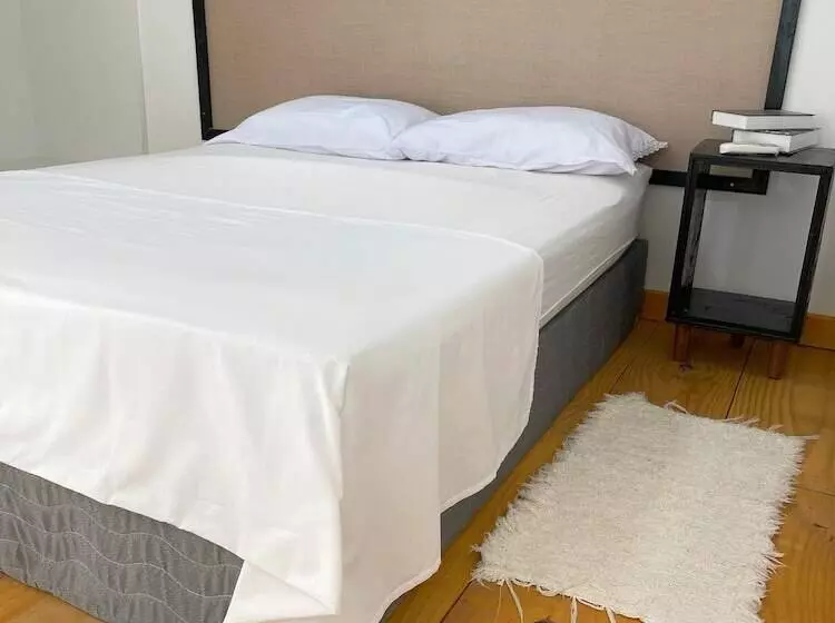 簡易ホテル Pousada Atenas