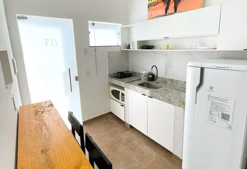 簡易ホテル Pousada Atenas