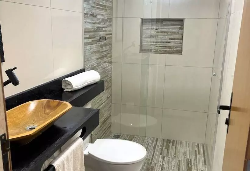 簡易ホテル Pousada Atenas