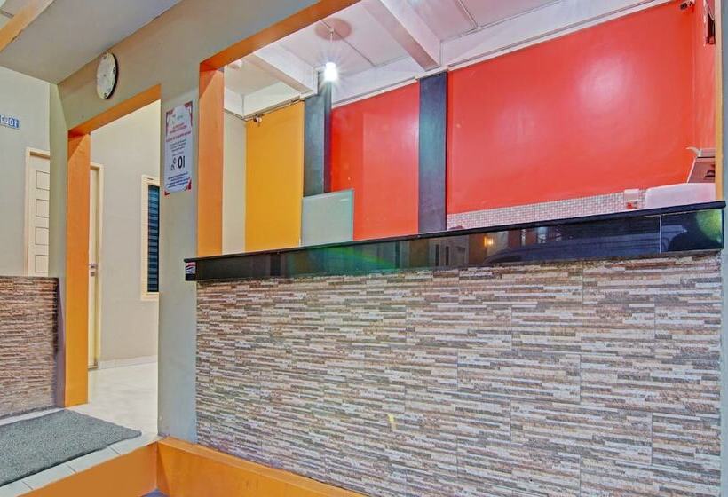 ホテル Ameera Homestay Syariah By Oyo