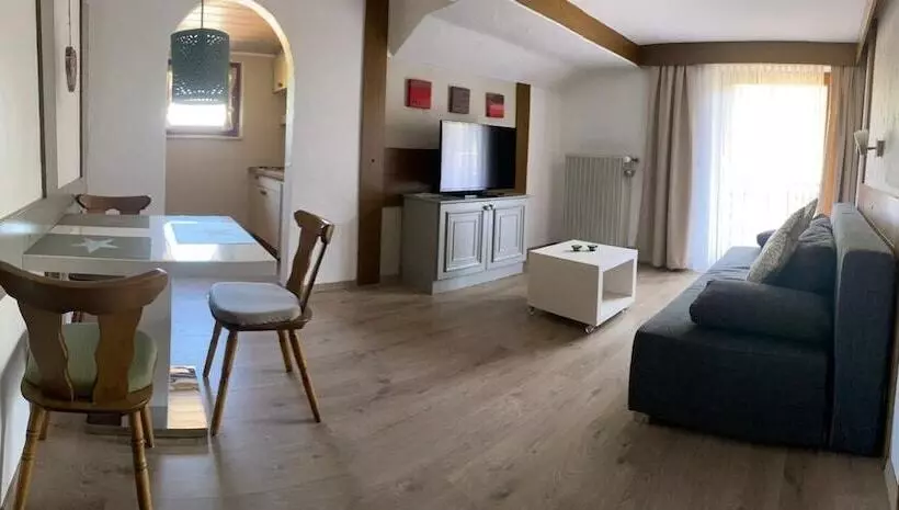 Hotelli Bergquell Tirol