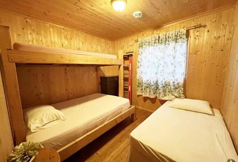 Hotelli Lake Onaping Lodge