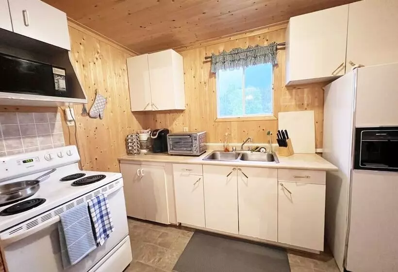 Hotelli Lake Onaping Lodge