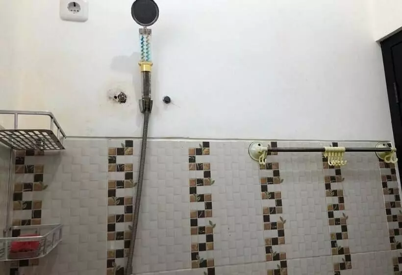 Hotelli Penginapan Banyu Biruku