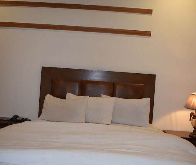 هتل Royal Luxury Multan