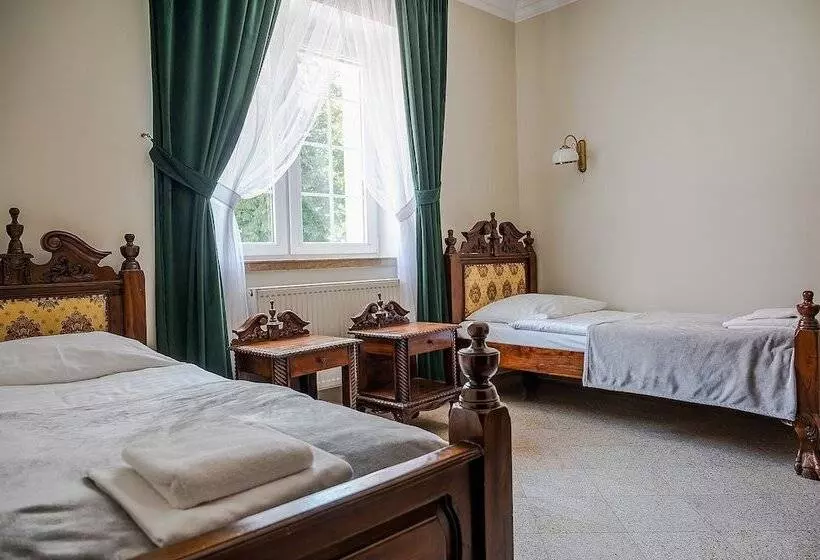 Hotelli Zielony Kompleks Dwór Ostoya