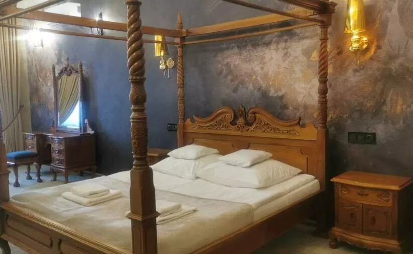 Hotelli Zielony Kompleks Dwór Ostoya