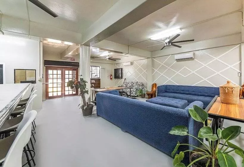 پانسیون The Majestic Guest House