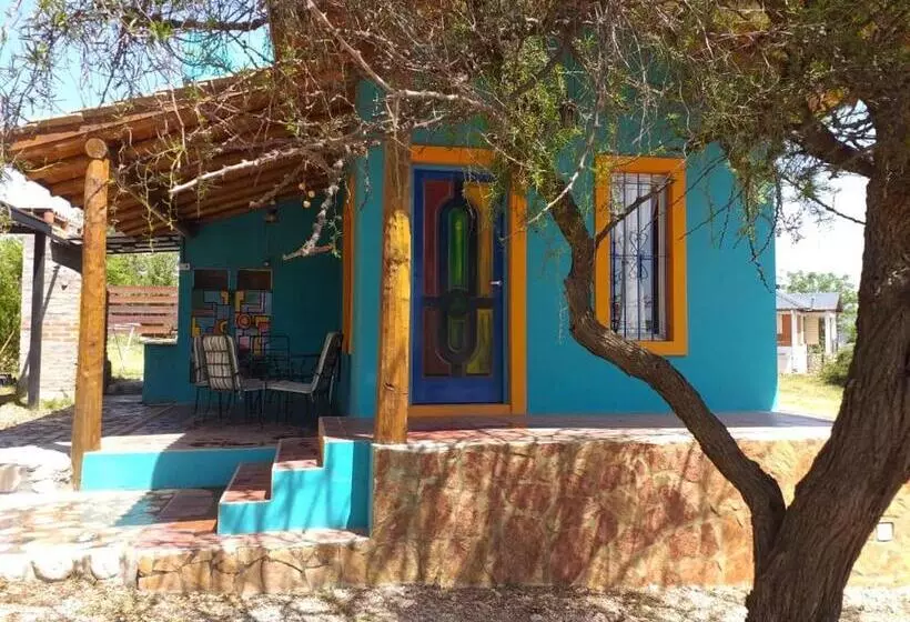 Retkeilymaja Sierra Magenta