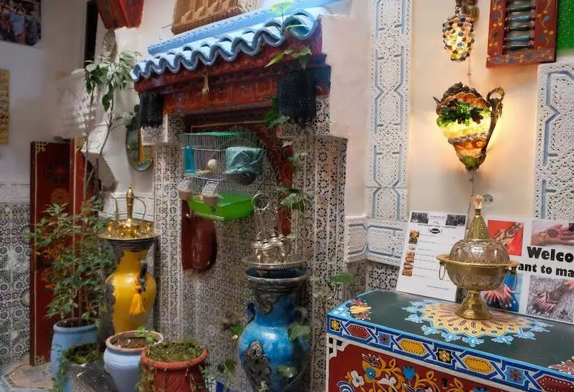 تختخواب و صبحانه Dar Enouiina