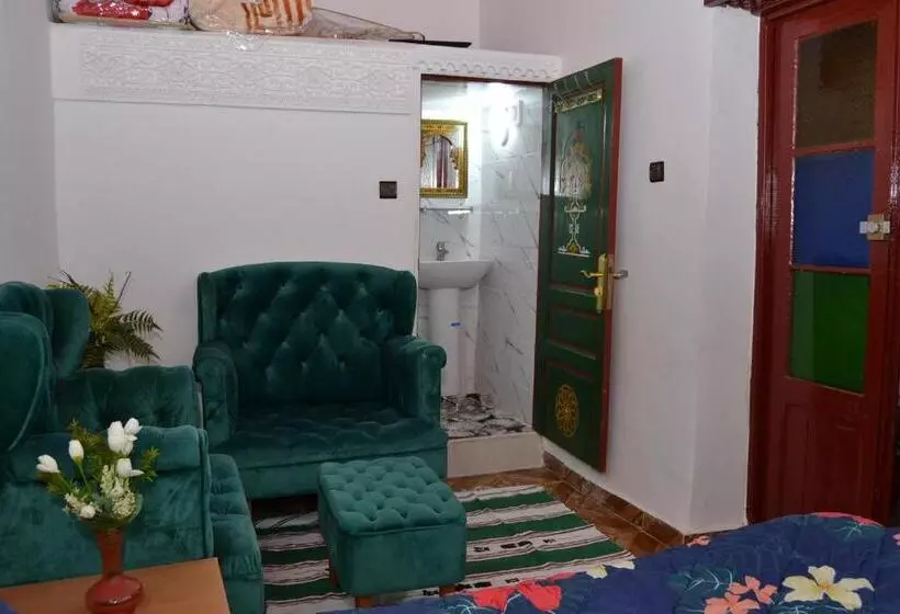تختخواب و صبحانه Dar Enouiina