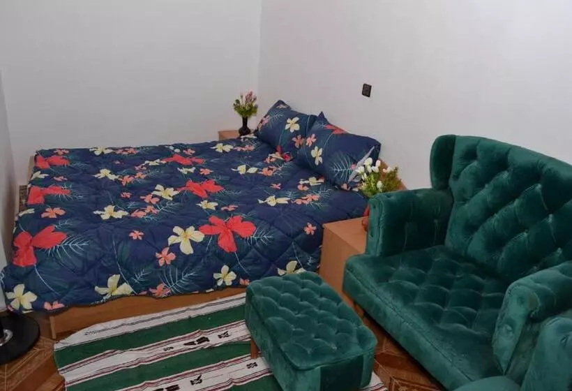 تختخواب و صبحانه Dar Enouiina