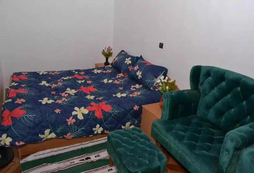 تختخواب و صبحانه Dar Enouiina